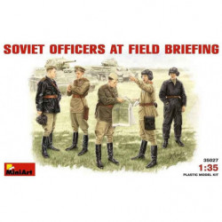 MINIART Soviet Officers at...