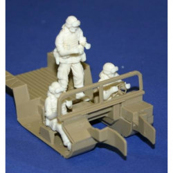 CMK M1095 Hummer crew (3 fig.)
