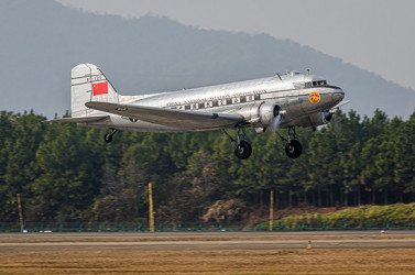 TRUMPETER DC-3