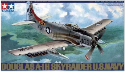 TAMIYA Skyraider U. S. Navy